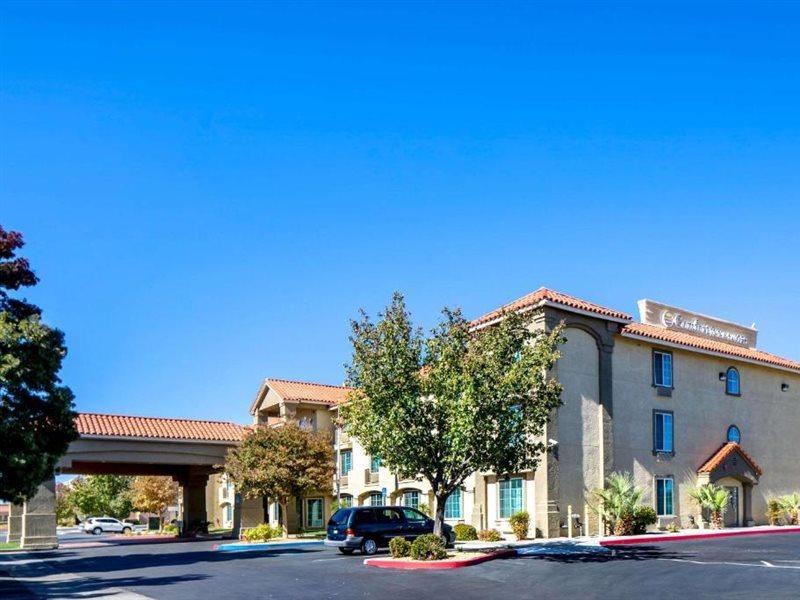 Comfort Inn & Suites Lancaster Antelope Valley Exterior photo