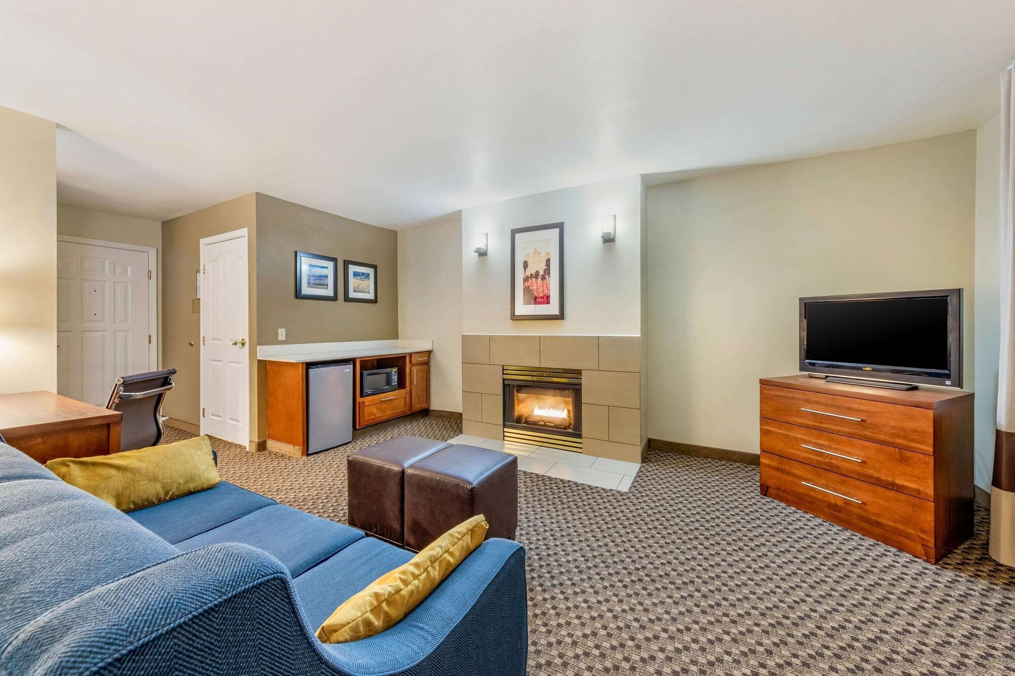 Comfort Inn & Suites Lancaster Antelope Valley Exterior photo